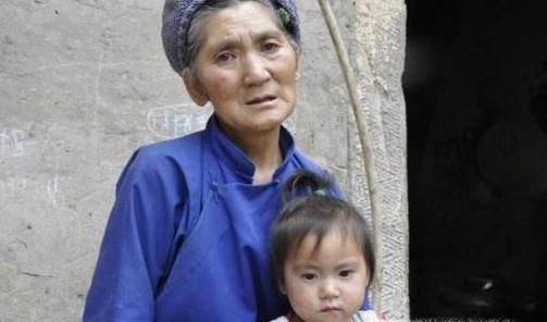 山楂泡水喝有哪些功效？哪些人群不适合喝？