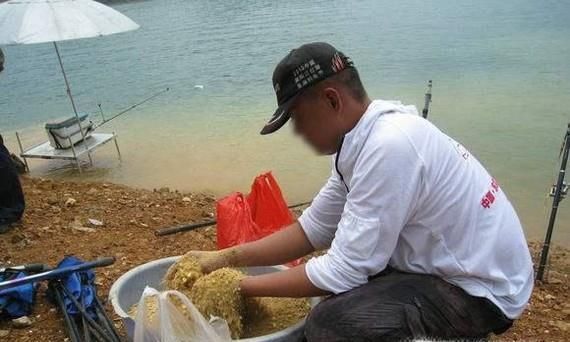 新手钓鱼怎么打窝子？打窝很有必要吗