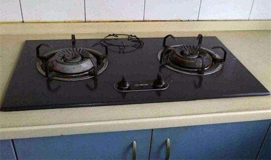 煤气灶按钮一放就灭掉怎么回事