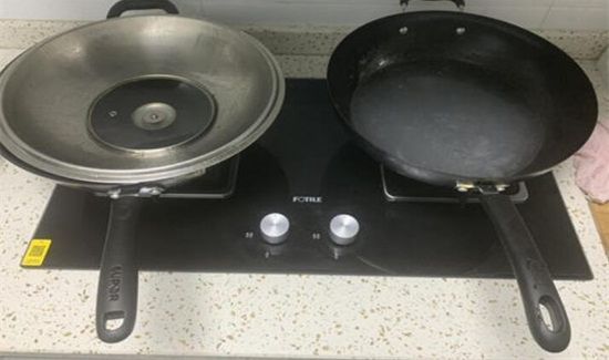 煤气灶按钮一放就灭掉怎么回事