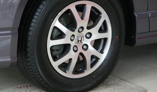 汽车轮胎发出臭味,有毒吗?