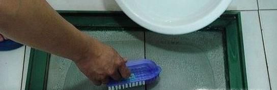 如何快速清洗纱窗