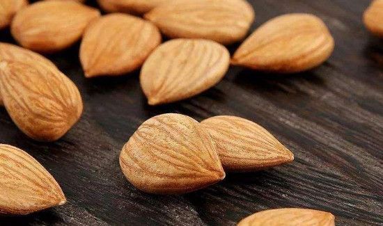 李子不能和什么一起吃吗