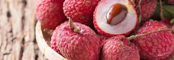 荔枝可以和蛋一起吃吗