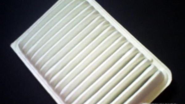 汽车进气系统由哪些部分组成？