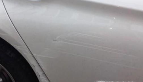 汽车被刮划了怎么办