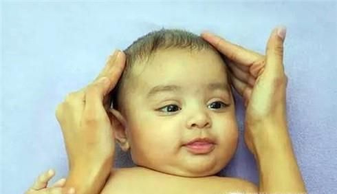 教你轻松给宝宝抚触按摩
