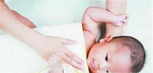 教你轻松给宝宝抚触按摩
