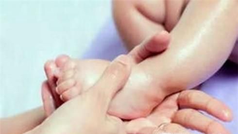 教你轻松给宝宝抚触按摩
