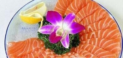 如何区别真假三文鱼（假的三文鱼是虹鳟鱼！）