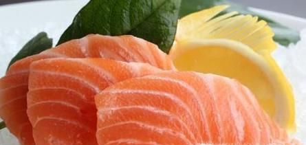 如何区别真假三文鱼（假的三文鱼是虹鳟鱼！）