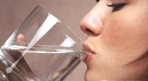 脸上长黑色素怎么办