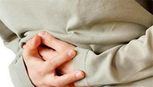 为什么舌苔会白厚？舌苔白厚是什么原因引起的