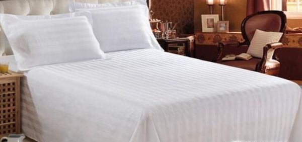 酒店铺床单的方法