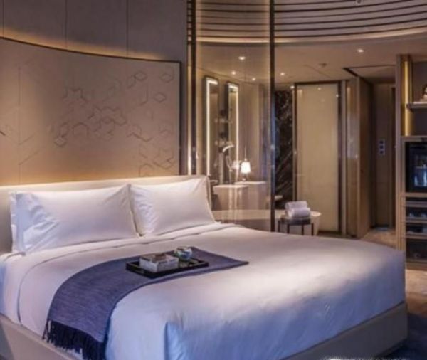 酒店铺床单的方法