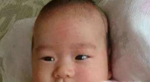 改正新生儿睡偏头的好方法