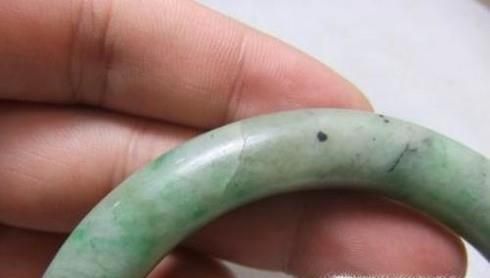 如何挑选购买玉镯子？