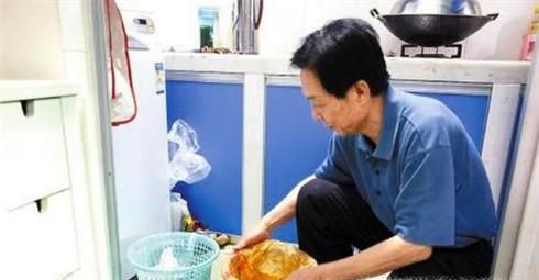 到了夏天垃圾桶里总是有小飞虫怎么办？