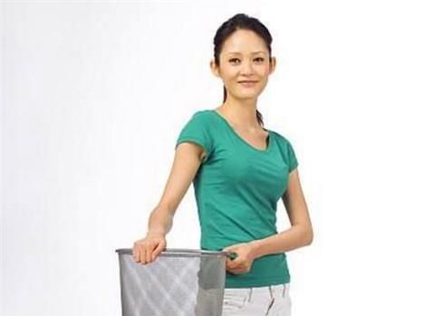 到了夏天垃圾桶里总是有小飞虫怎么办？