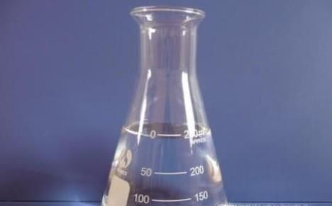 衣服上的白色广告字怎么去掉