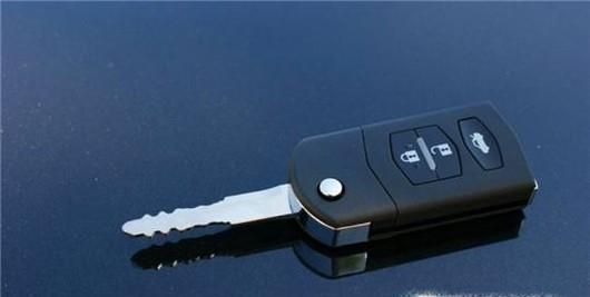 夏日如何防止孩子被困车内发生危险？