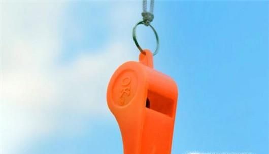 夏日如何防止孩子被困车内发生危险？