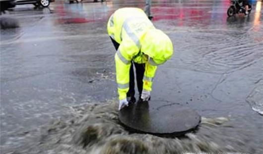 突遇暴雨天气怎么办？暴雨天气出行要注意什么？
