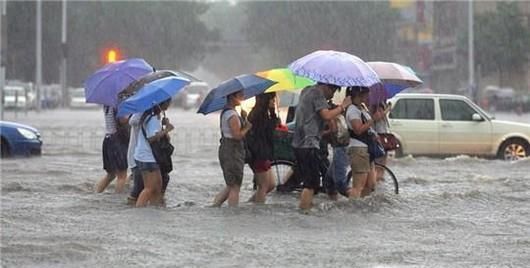 突遇暴雨天气怎么办？暴雨天气出行要注意什么？