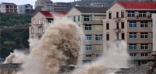 突遇暴雨天气怎么办？暴雨天气出行要注意什么？