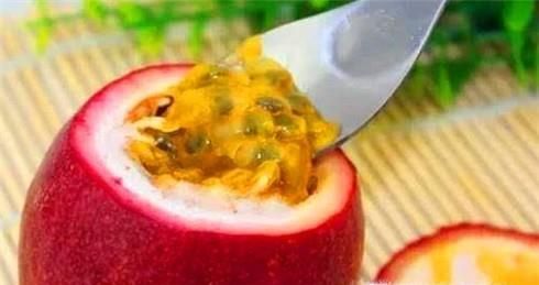 如何挑选、处理、食用百香果