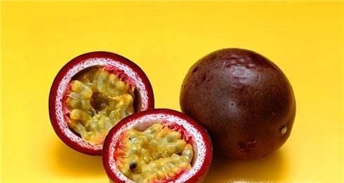 如何挑选、处理、食用百香果