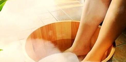 如何护理脚部，让脚部皮肤变得嫩滑？