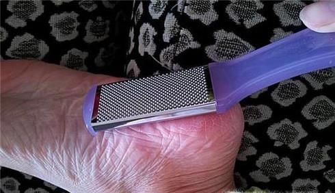 如何护理脚部，让脚部皮肤变得嫩滑？