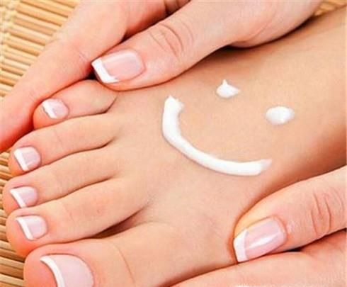 如何护理脚部，让脚部皮肤变得嫩滑？