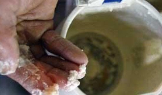 开水壶里的水垢有什么危害