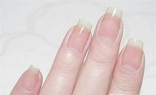 女性如何减少指甲油对身体的危害?