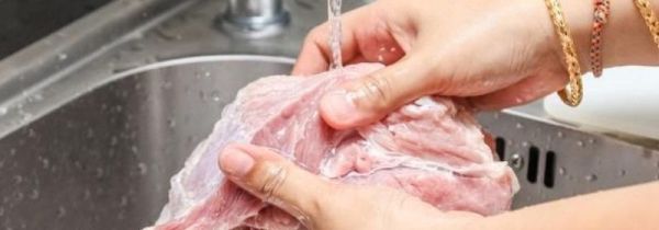 生肉用水龙头直接冲洗可以吗