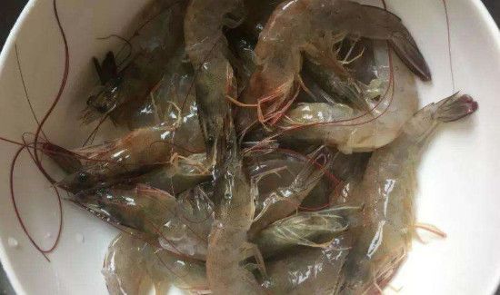 基围虾炒之前要焯水吗