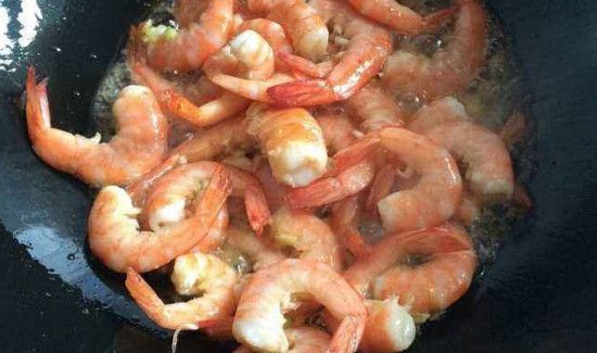 基围虾炒之前要焯水吗