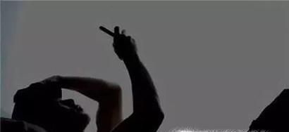 熬夜玩手机的危害