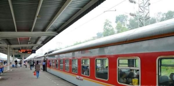 未成年人怎么坐火车