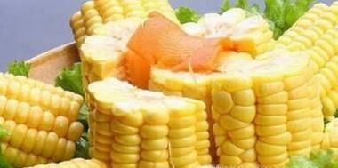 手指甲有点泛白是什么原因