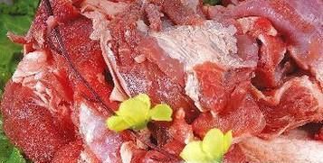 手指甲有点泛白是什么原因