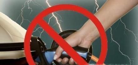 进入加油站不能做哪些事，为什么?