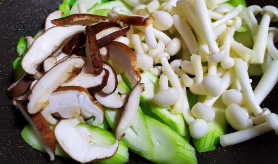 香菇和丝瓜可以一起吃吗