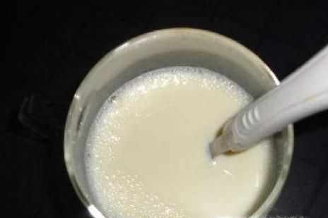 正确冲豆粉——怎样冲豆奶粉不起小疙瘩