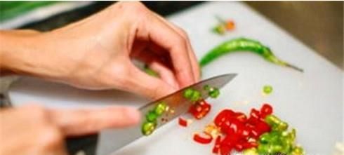 切菜时辣椒辣手怎么处理