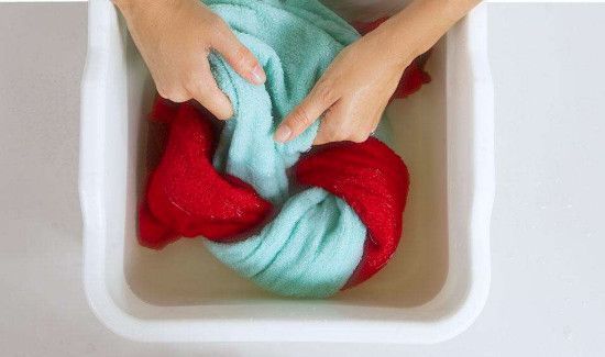 黑色中性笔油弄到衣服上怎么洗