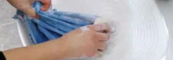 黑色中性笔油弄到衣服上怎么洗