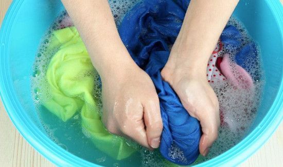 黑色中性笔油弄到衣服上怎么洗